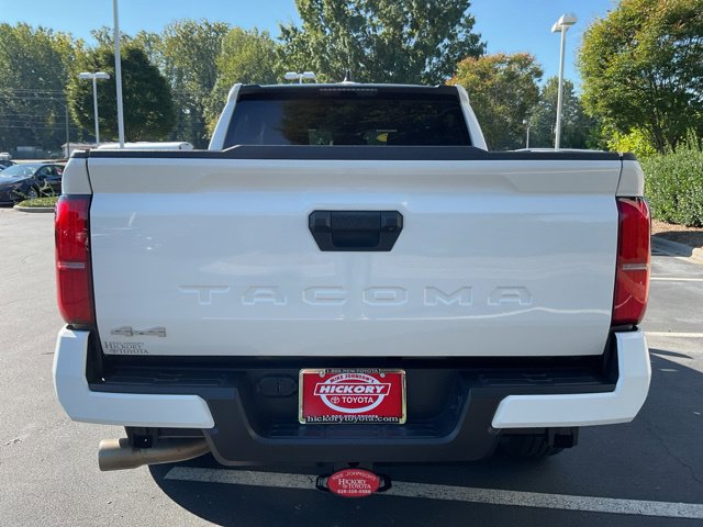 Used 2025 Toyota Tacoma SR5 AWD/4WD image 9
