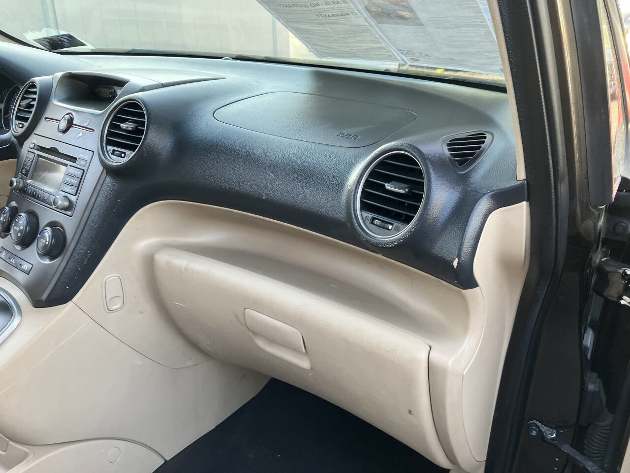 Used 2009 Kia Rondo LX image 30