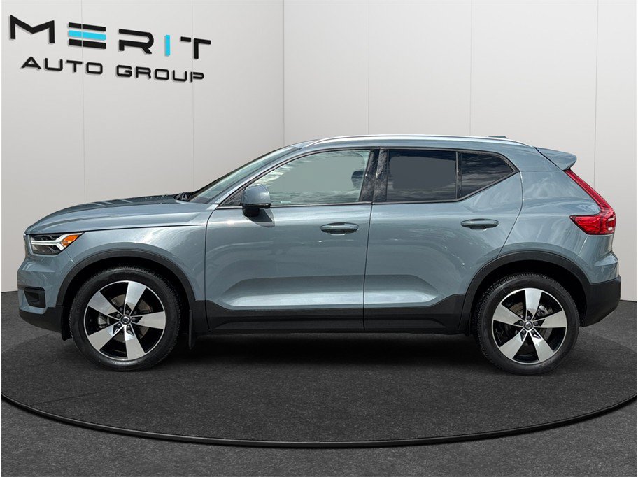 Used 2021 Volvo XC40 T5 Momentum w/ Premium Package AWD/4WD image 5