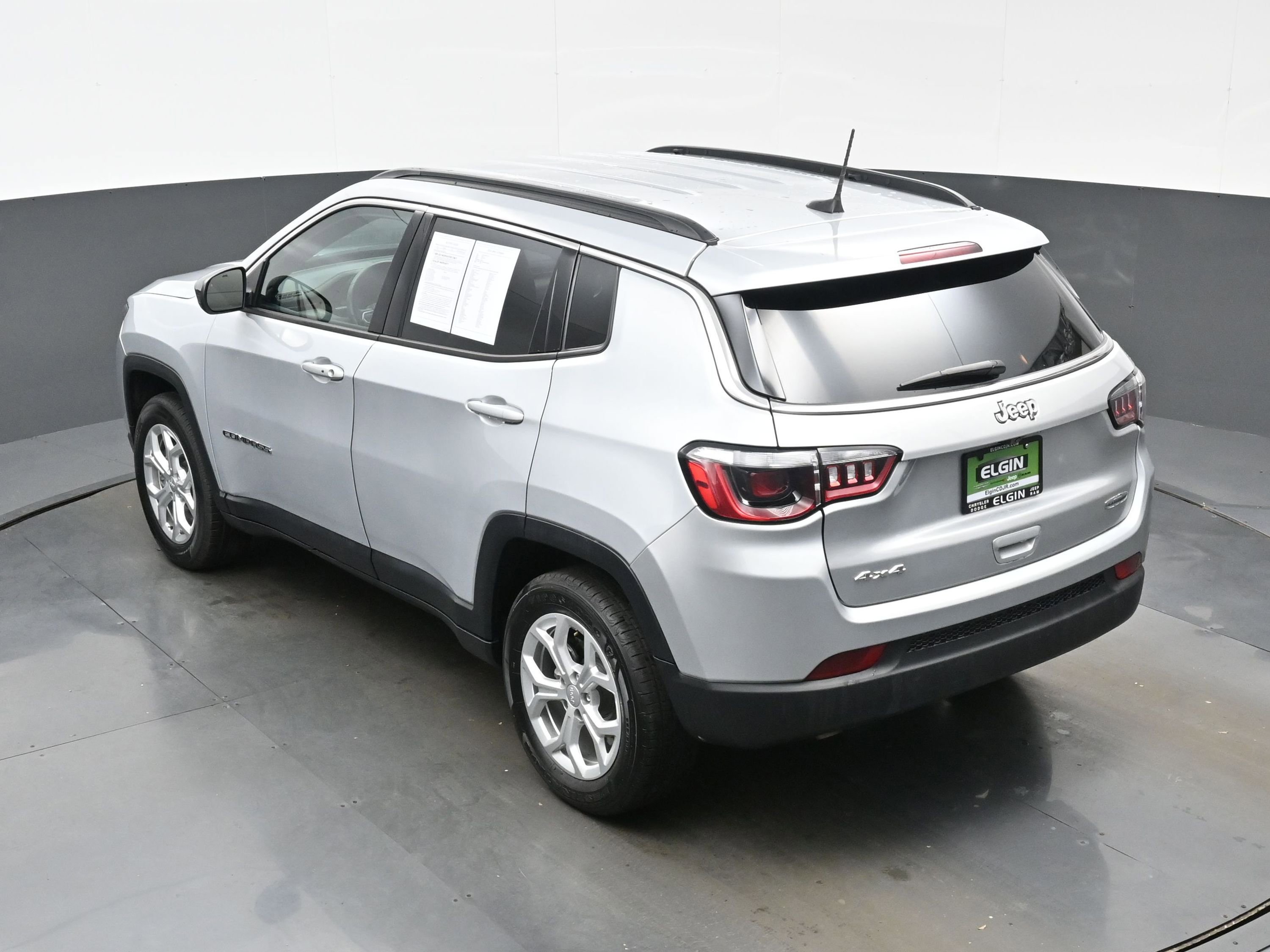 Used 2024 Jeep Compass Latitude AWD/4WD image 38