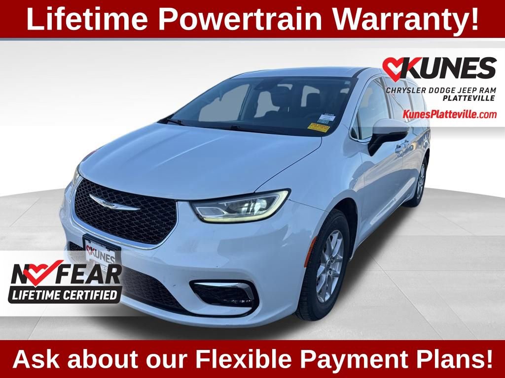 Used 2023 Chrysler Pacifica Touring-L image 8