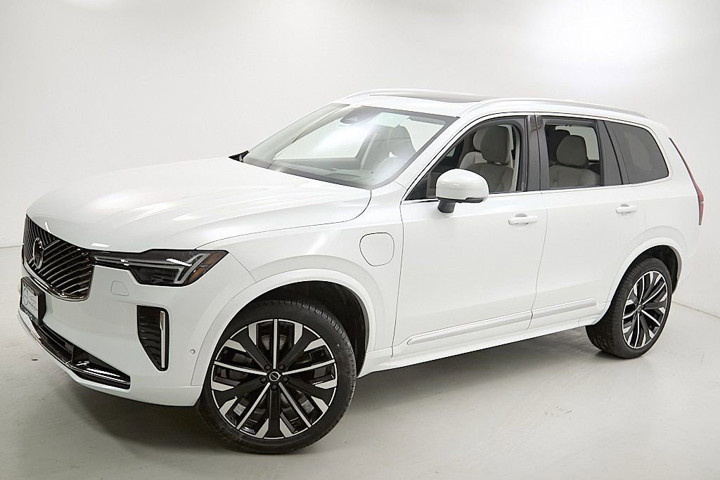 New 2026 Volvo XC90 T8 Ultra w/ Protection Package image 3