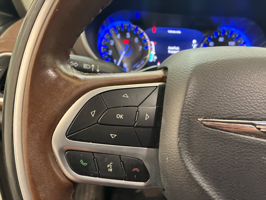 Used 2019 Chrysler Pacifica Limited FWD image 19