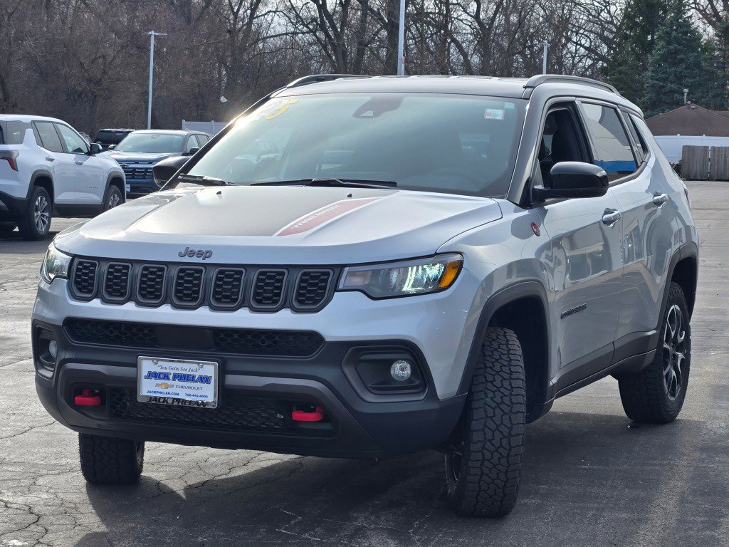 Used 2025 Jeep Compass Trailhawk image 5