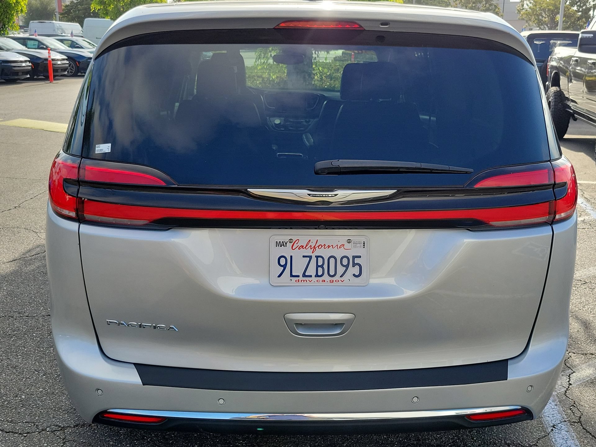 Certified 2024 Chrysler Pacifica Touring-L FWD image 3