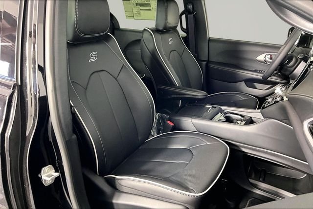 New 2027 Chrysler Pacifica Limited w/ S Appearance Package AWD/4WD image 12