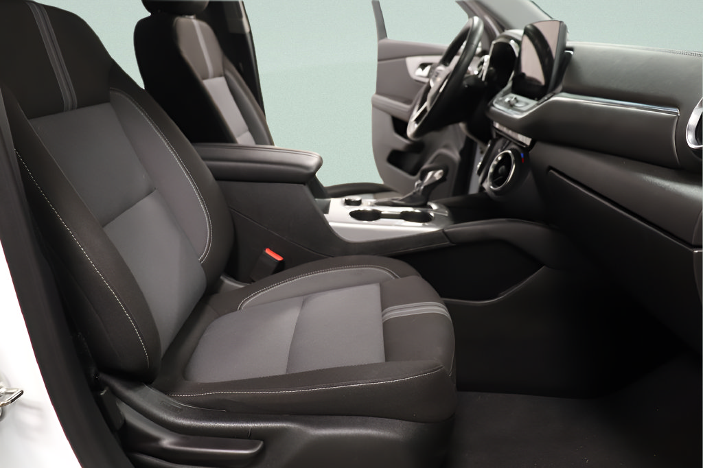 Used 2025 Chevrolet Blazer LT FWD image 30