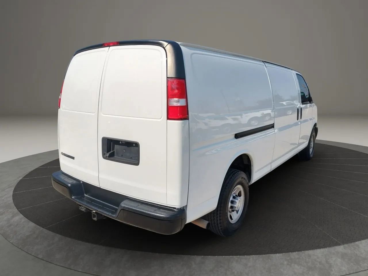 Used 2019 Chevrolet Express 3500 Extended w/ Driver Convenience Package RWD image 13