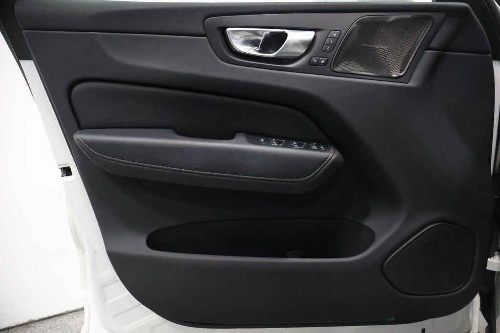 Used 2023 Volvo XC60 B5 Ultimate w/ Climate Package image 12