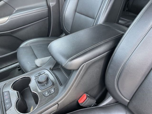 Used 2023 GMC Acadia SLT image 21