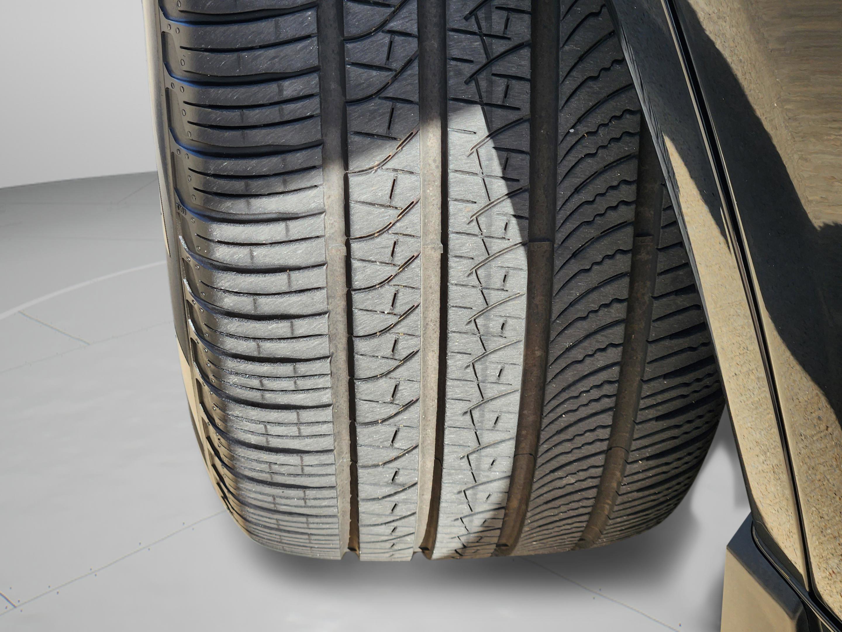 Certified 2025 Land Rover Discovery Dynamic SE image 37