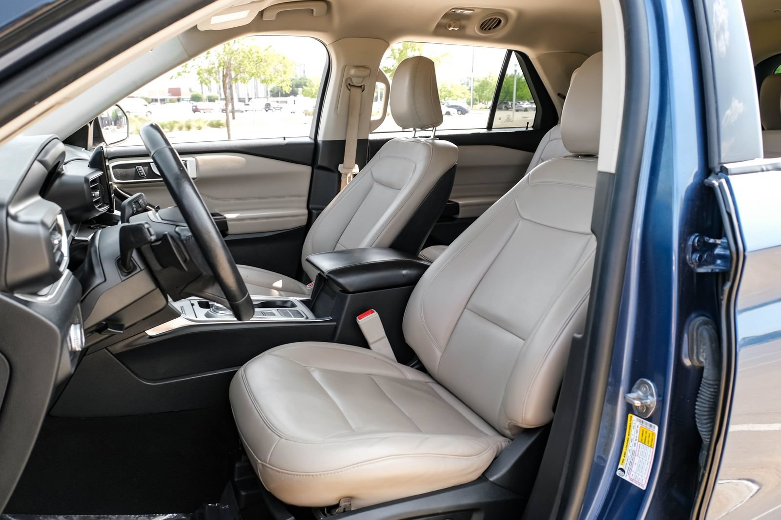 Used 2020 Ford Explorer XLT w/ Equipment Group 202A RWD image 30