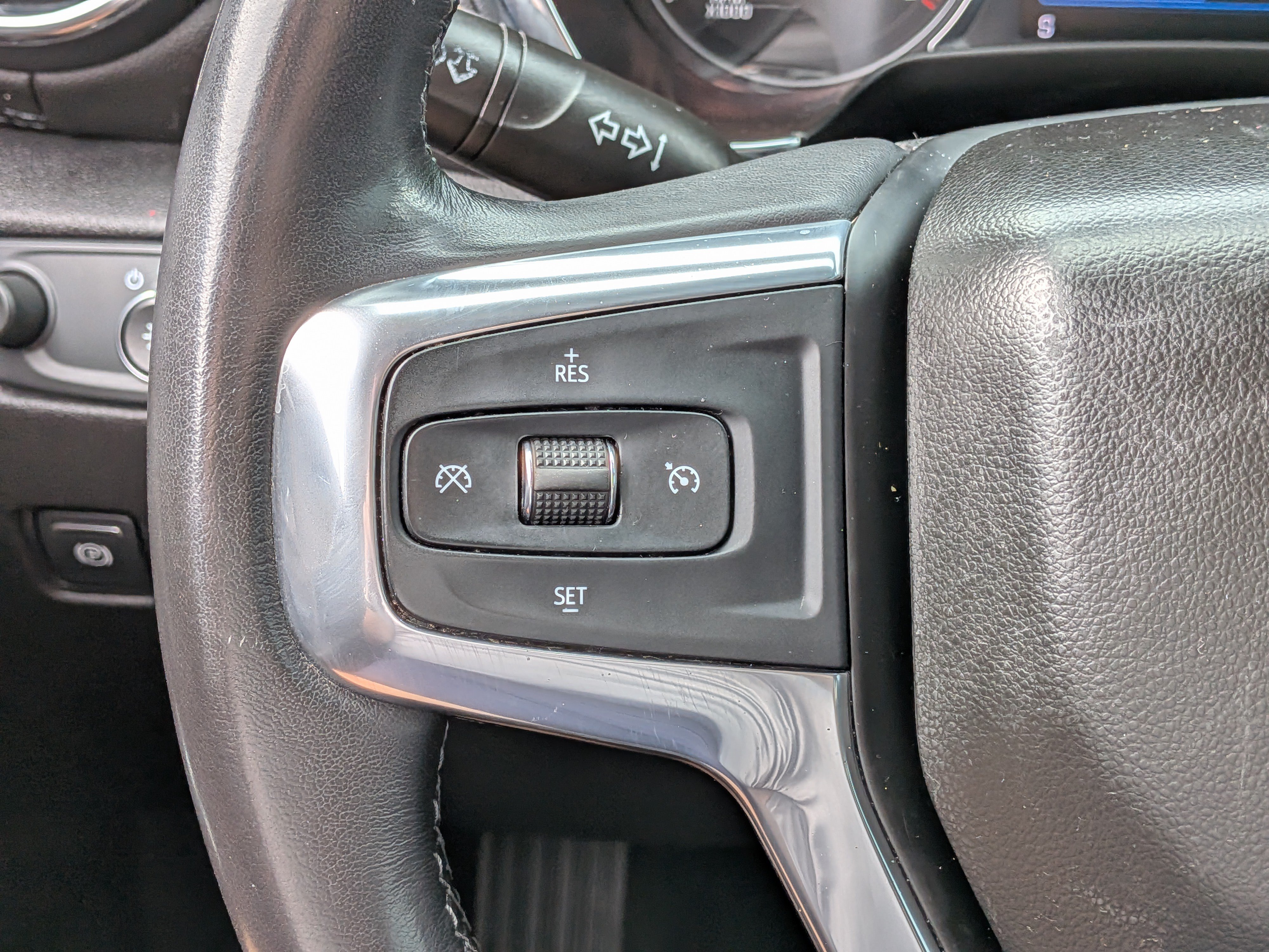 Used 2019 Chevrolet Blazer LT FWD image 24
