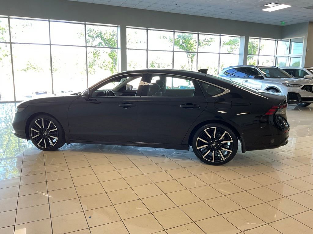 Used 2024 Honda Accord Touring image 5