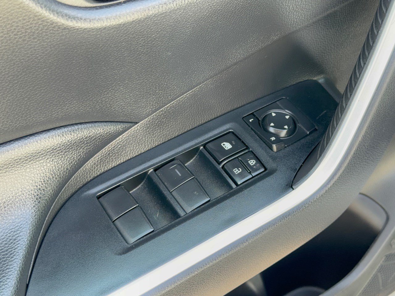Used 2024 Toyota RAV4 LE AWD/4WD image 15