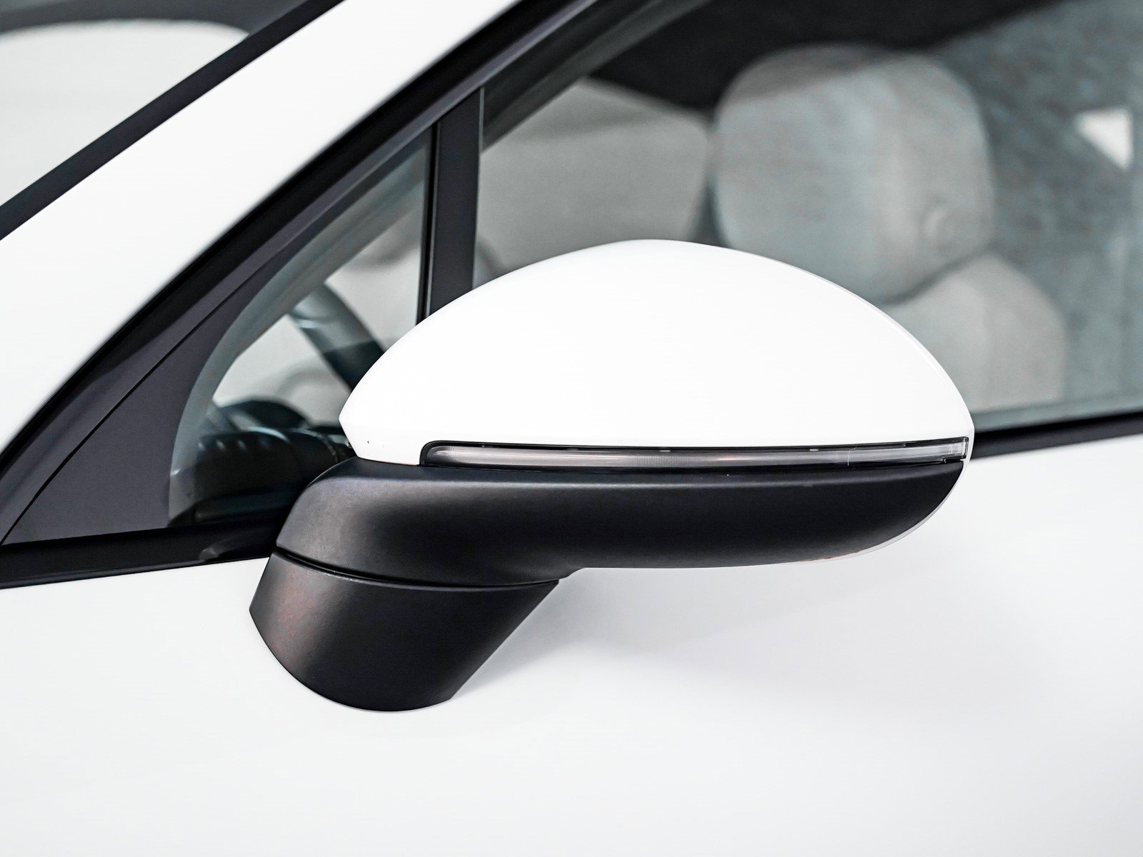 Used 2023 Porsche Cayenne Platinum Edition image 28