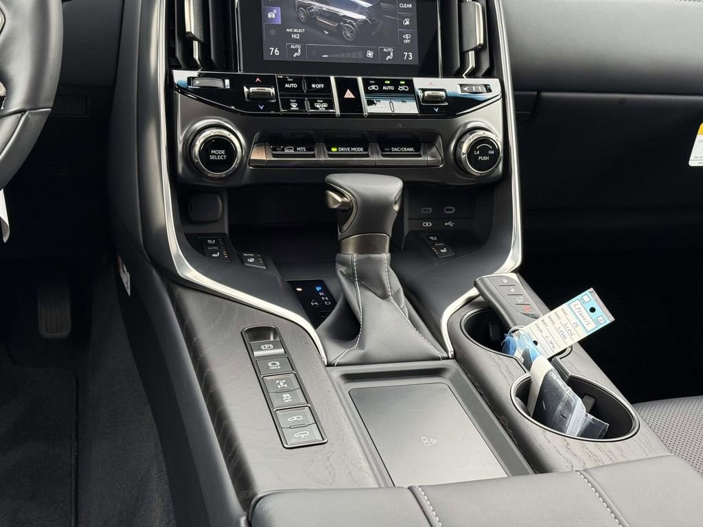 Used 2025 Lexus LX 600 4WD w/ Accessory Package (Z1) image 19