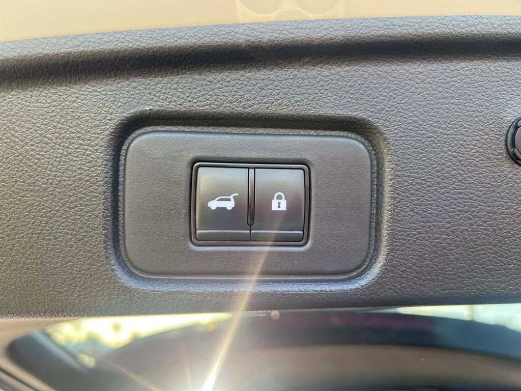 Used 2023 Nissan Pathfinder Platinum w/ Cargo Package AWD/4WD image 40