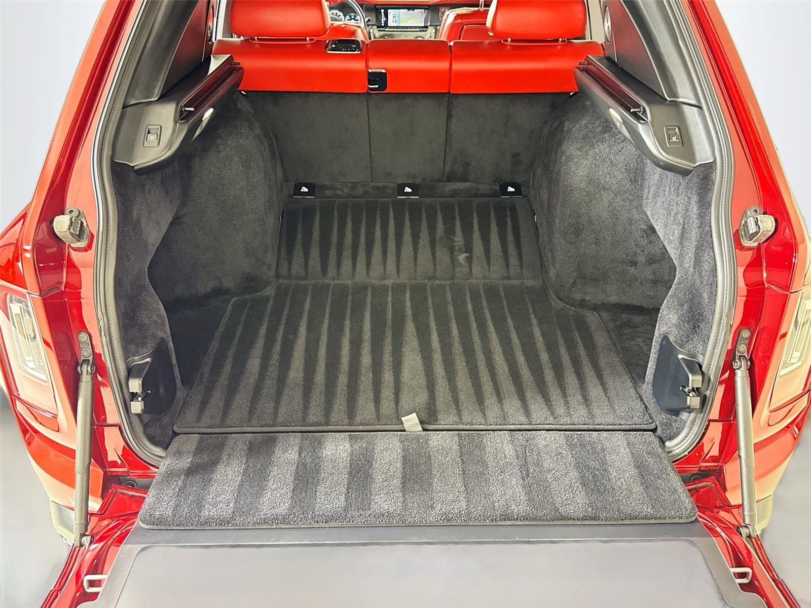 Used 2019 Rolls-Royce Cullinan image 32