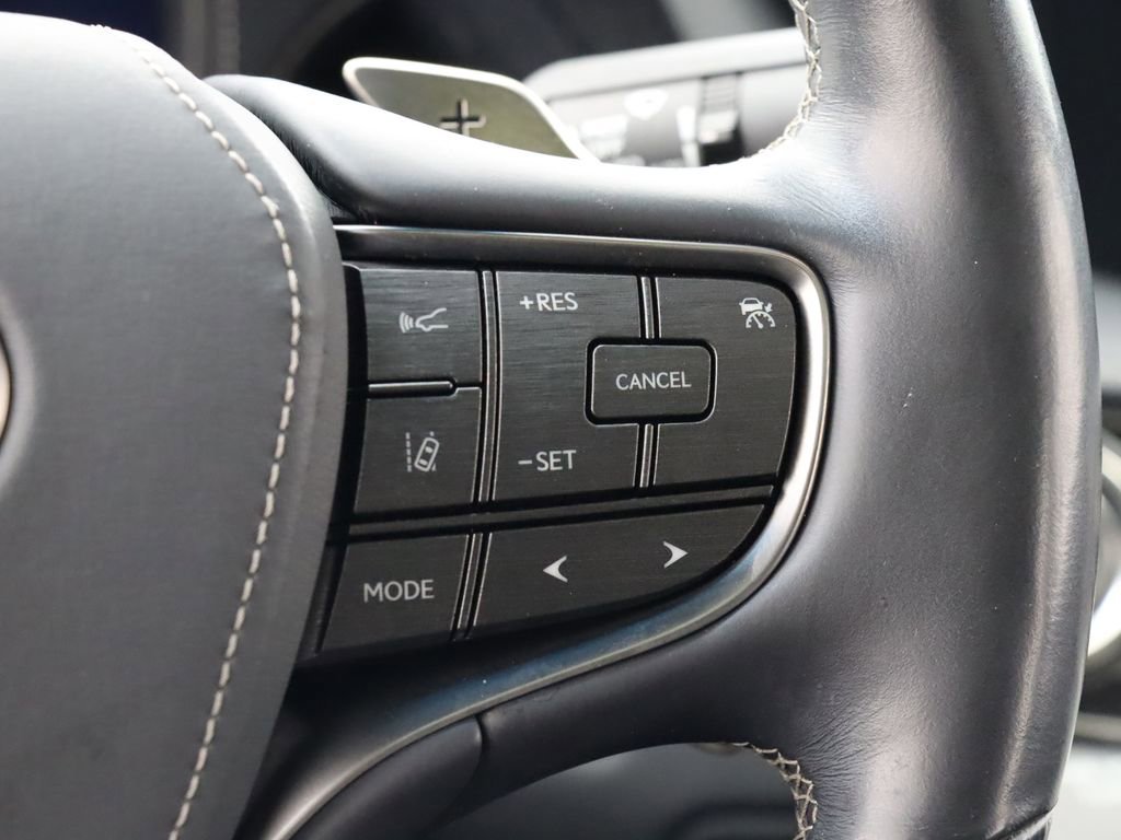 Used 2019 Lexus LS 500 w/ Interior Upgrade Package RWD image 19