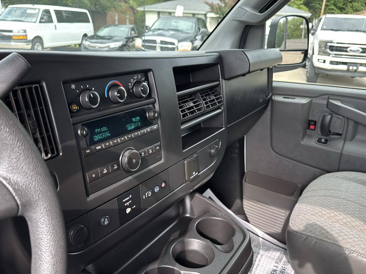 Used 2018 Chevrolet Express 3500 LT w/ LT Preferred Equipment Group RWD image 32