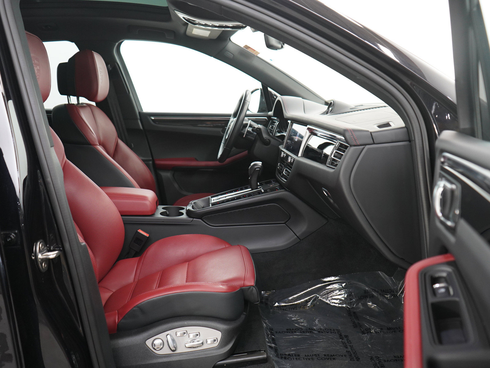 Used 2024 Porsche Macan S AWD/4WD image 11