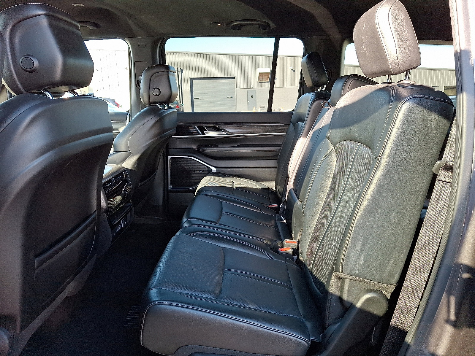 Used 2023 Jeep Wagoneer L Series II image 11