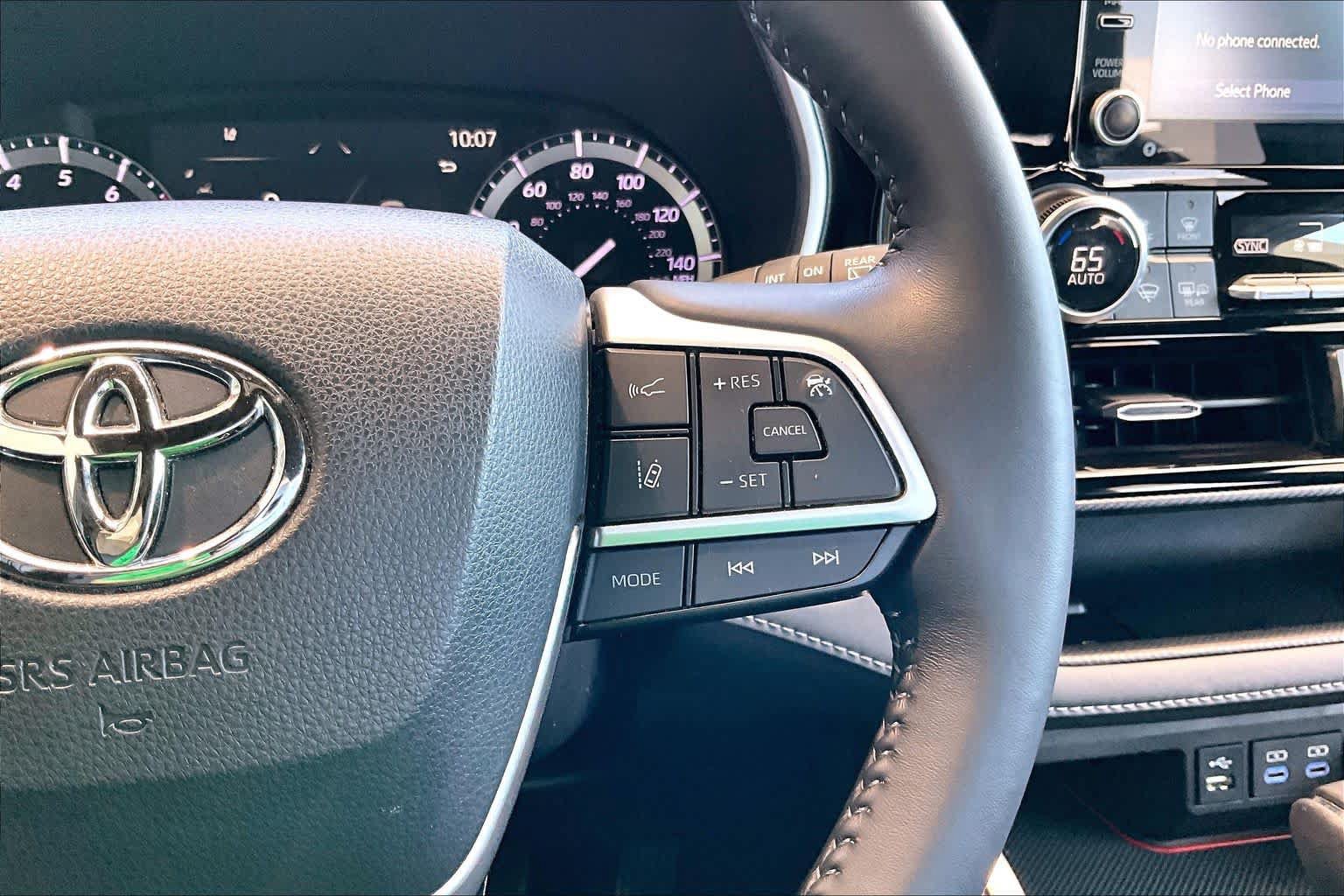 Used 2022 Toyota Highlander XSE FWD image 17