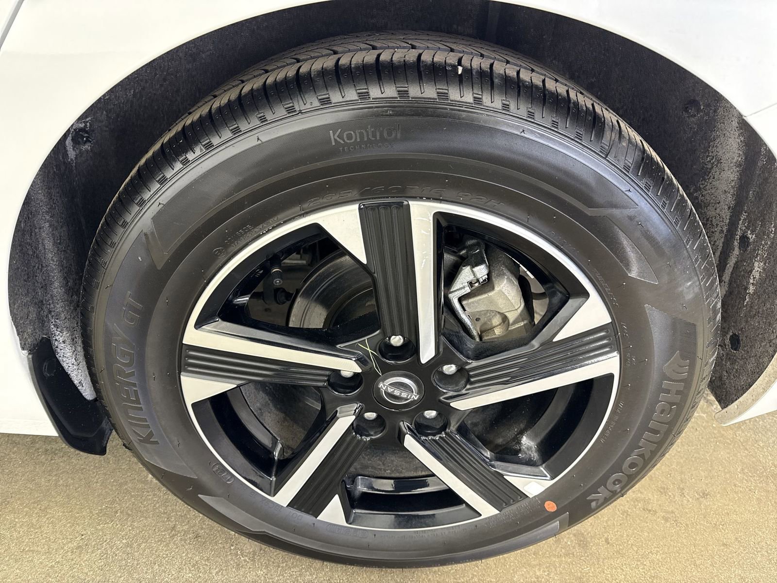 Certified 2025 Nissan Sentra SV image 6