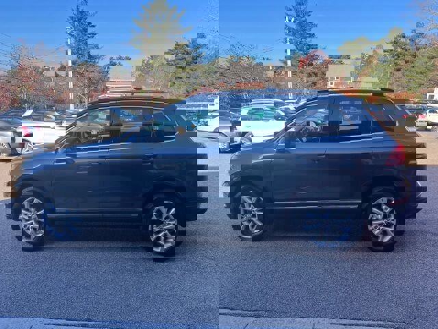 Used 2013 Volkswagen Touareg Sport image 2