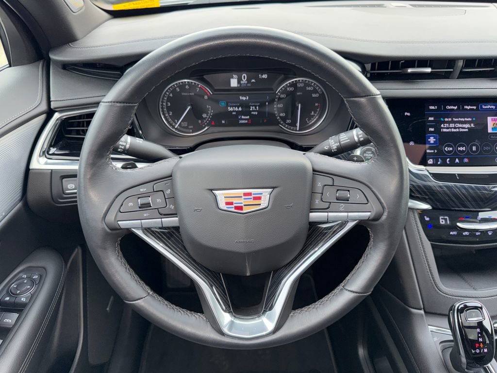 Used 2025 Cadillac XT6 Premium Luxury image 15