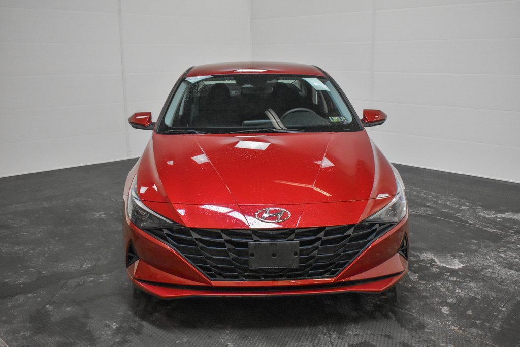 Used 2023 Hyundai Elantra SE w/ Preferred Accessory Package image 2