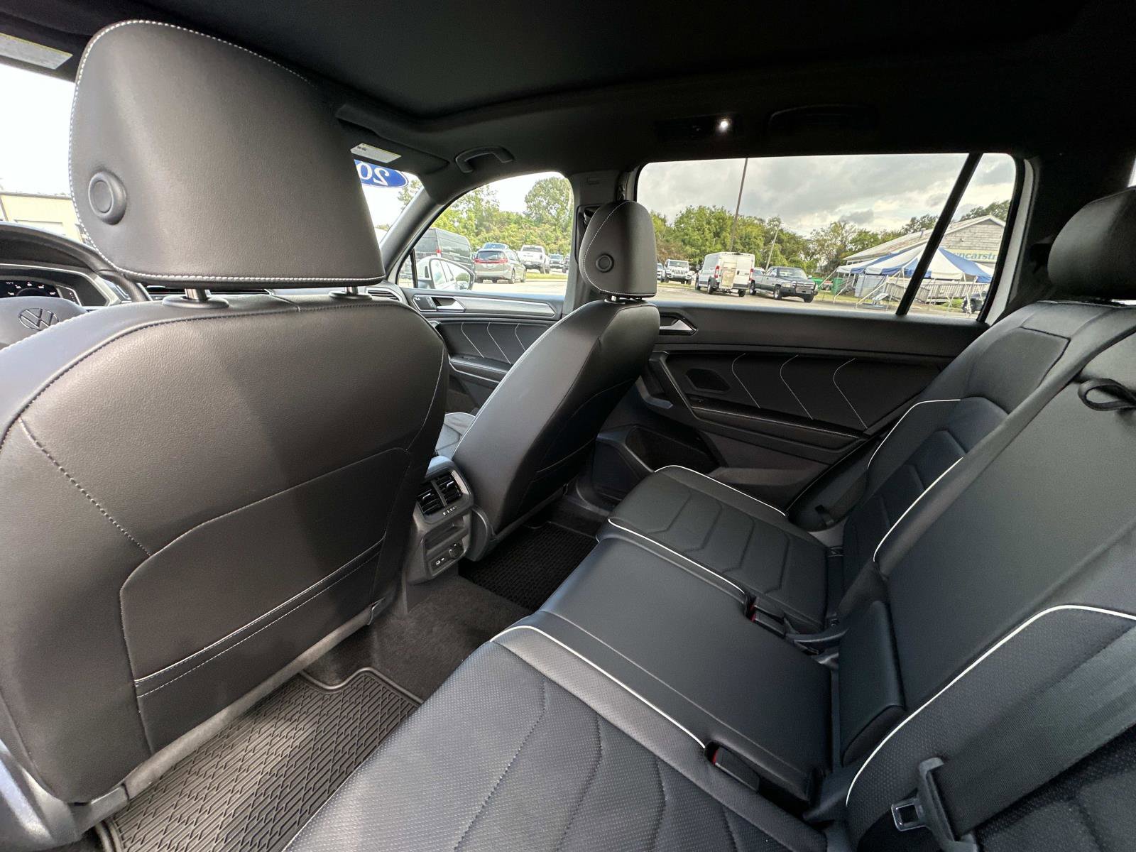 Used 2023 Volkswagen Tiguan SEL R-Line image 20