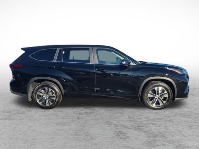 Certified 2026 Toyota Highlander XLE AWD/4WD image 4