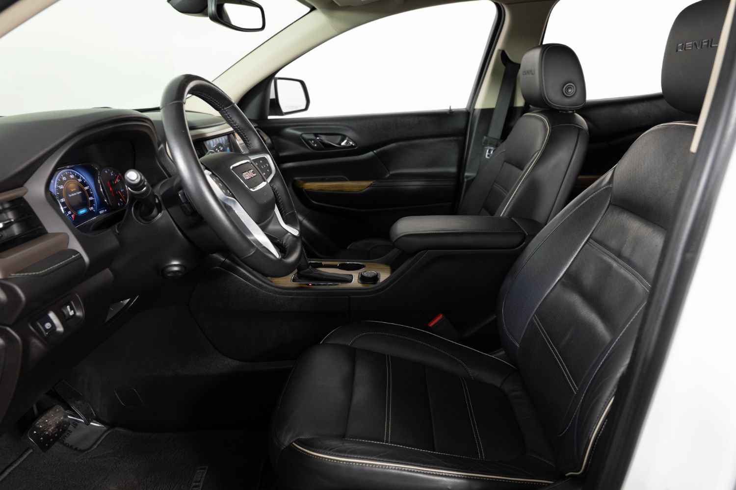 Used 2017 GMC Acadia Denali w/ Technology Package FWD image 15