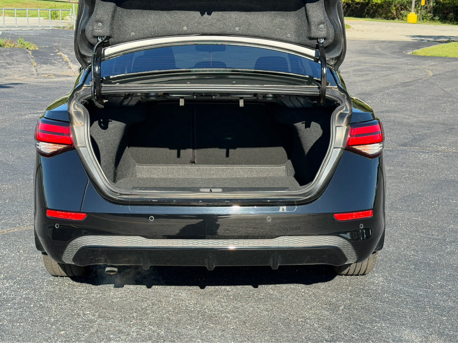 Used 2022 Nissan Sentra SV w/ Trunk Package FWD image 7