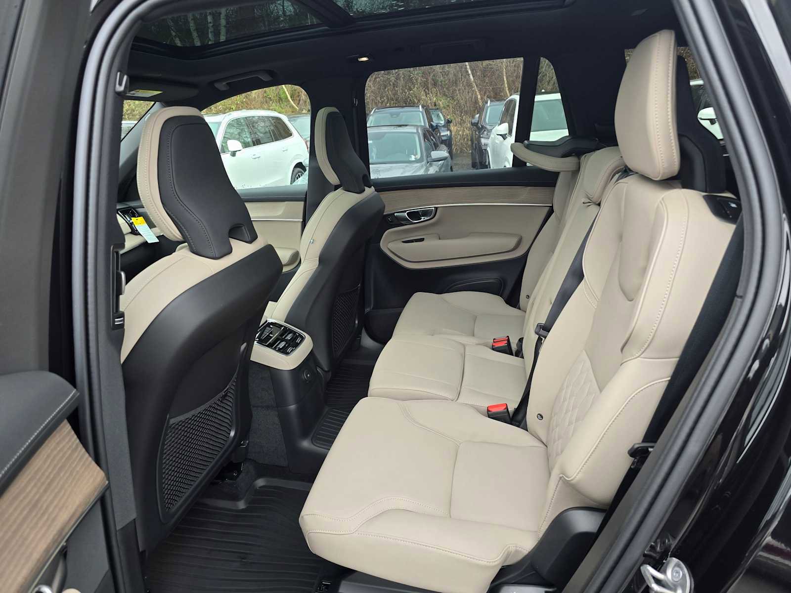 New 2026 Volvo XC90 T8 Plus w/ Protection Package Premier image 16
