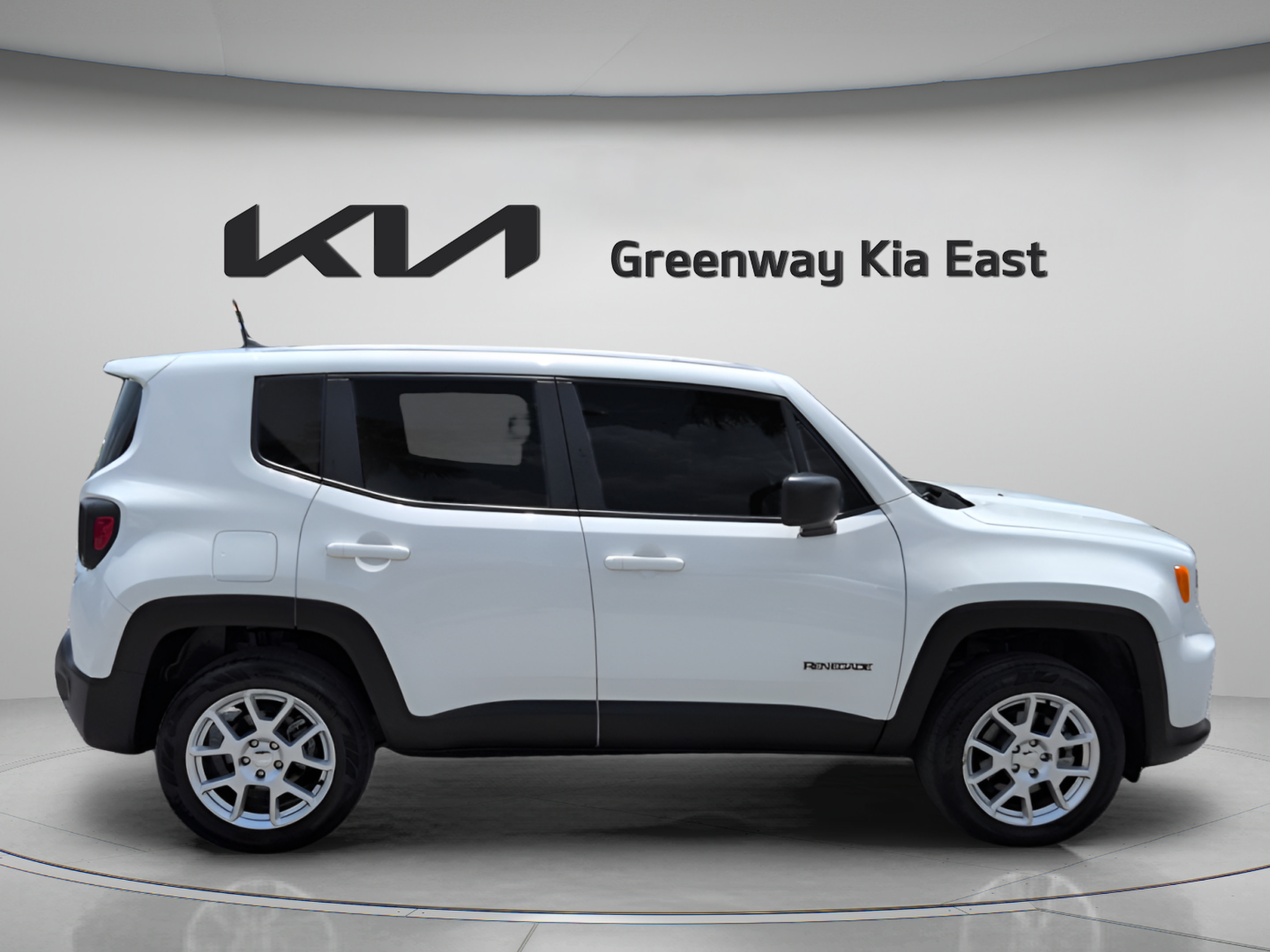 Used 2023 Jeep Renegade Latitude AWD/4WD image 5