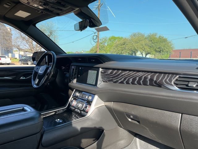 Used 2022 GMC Yukon Denali w/ Denali Premium Package image 19