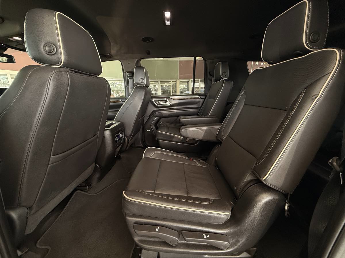 Used 2023 Chevrolet Suburban Premier image 28