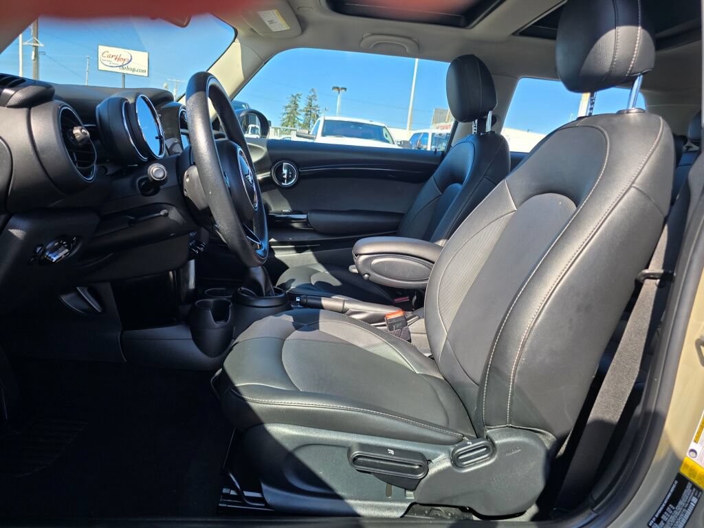 Used 2019 MINI Cooper 2-Door Hardtop FWD image 17