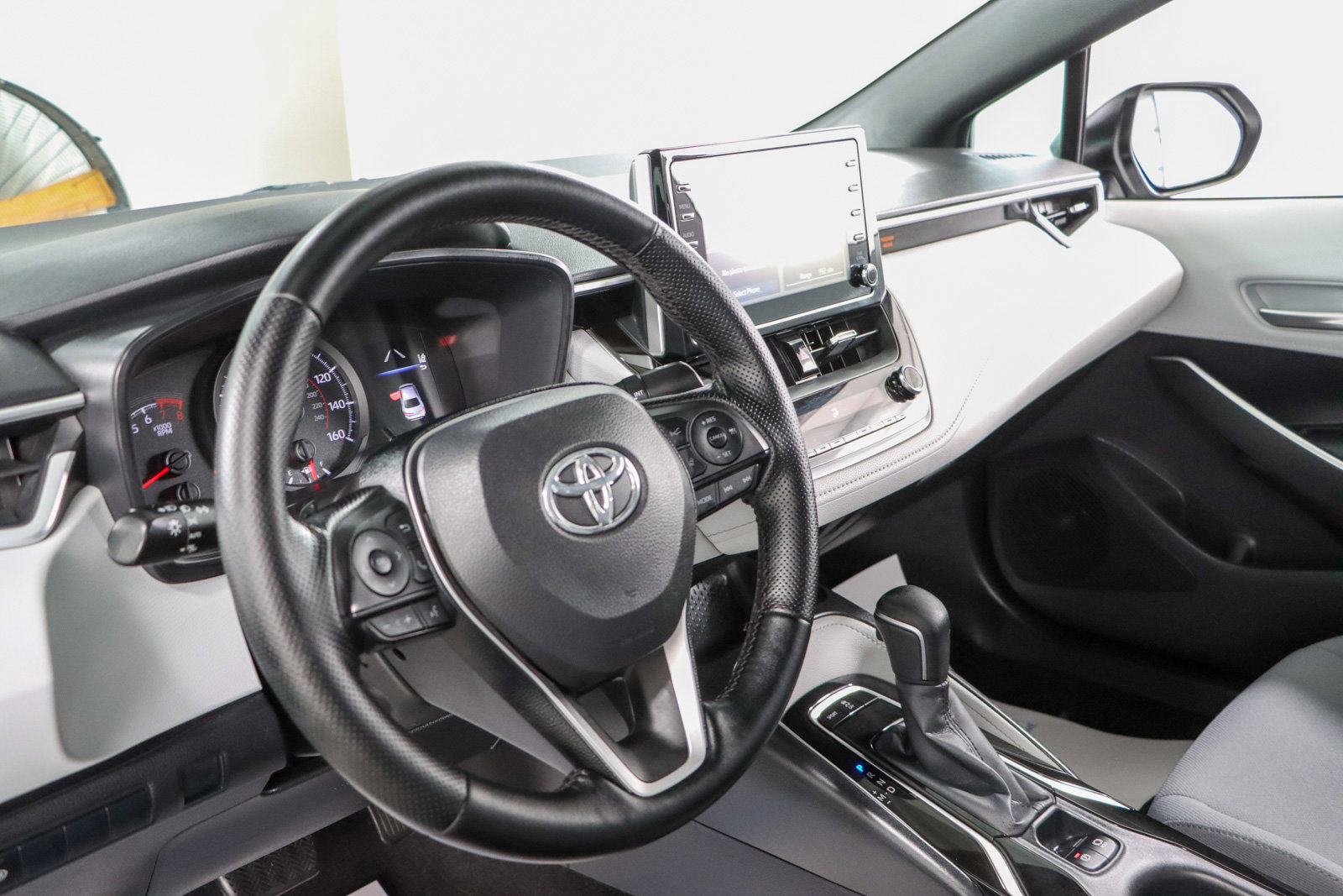 Used 2020 Toyota Corolla SE FWD image 22