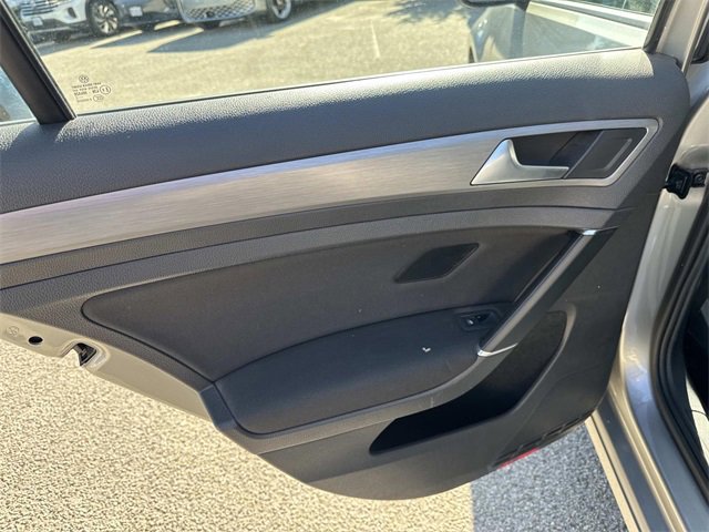 Used 2017 Volkswagen Golf S image 9