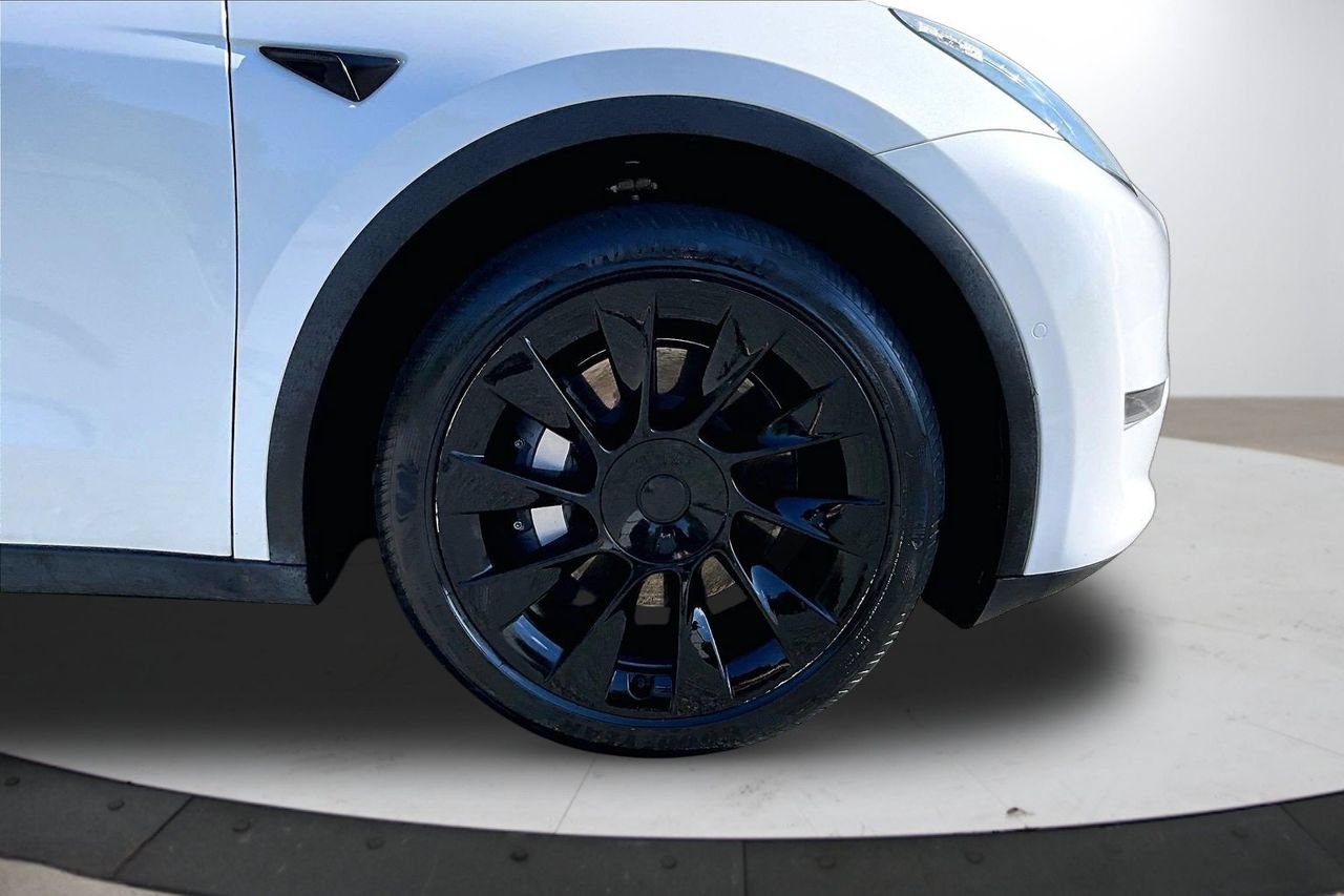 Used 2021 Tesla Model Y Long Range AWD/4WD image 33