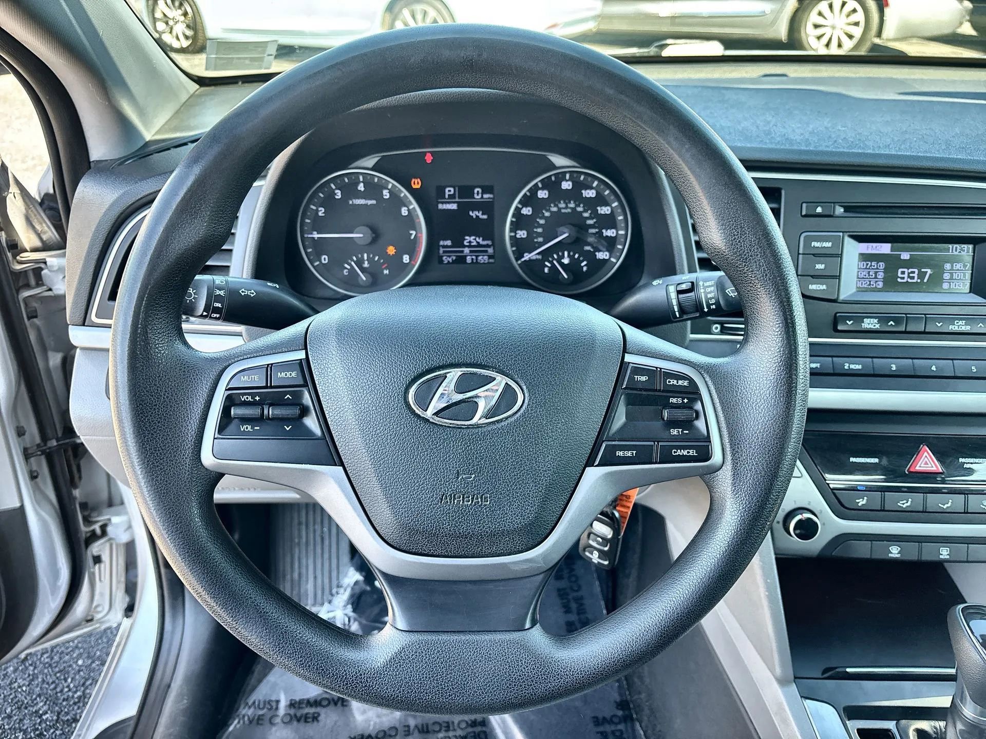 Used 2017 Hyundai Elantra SE image 11