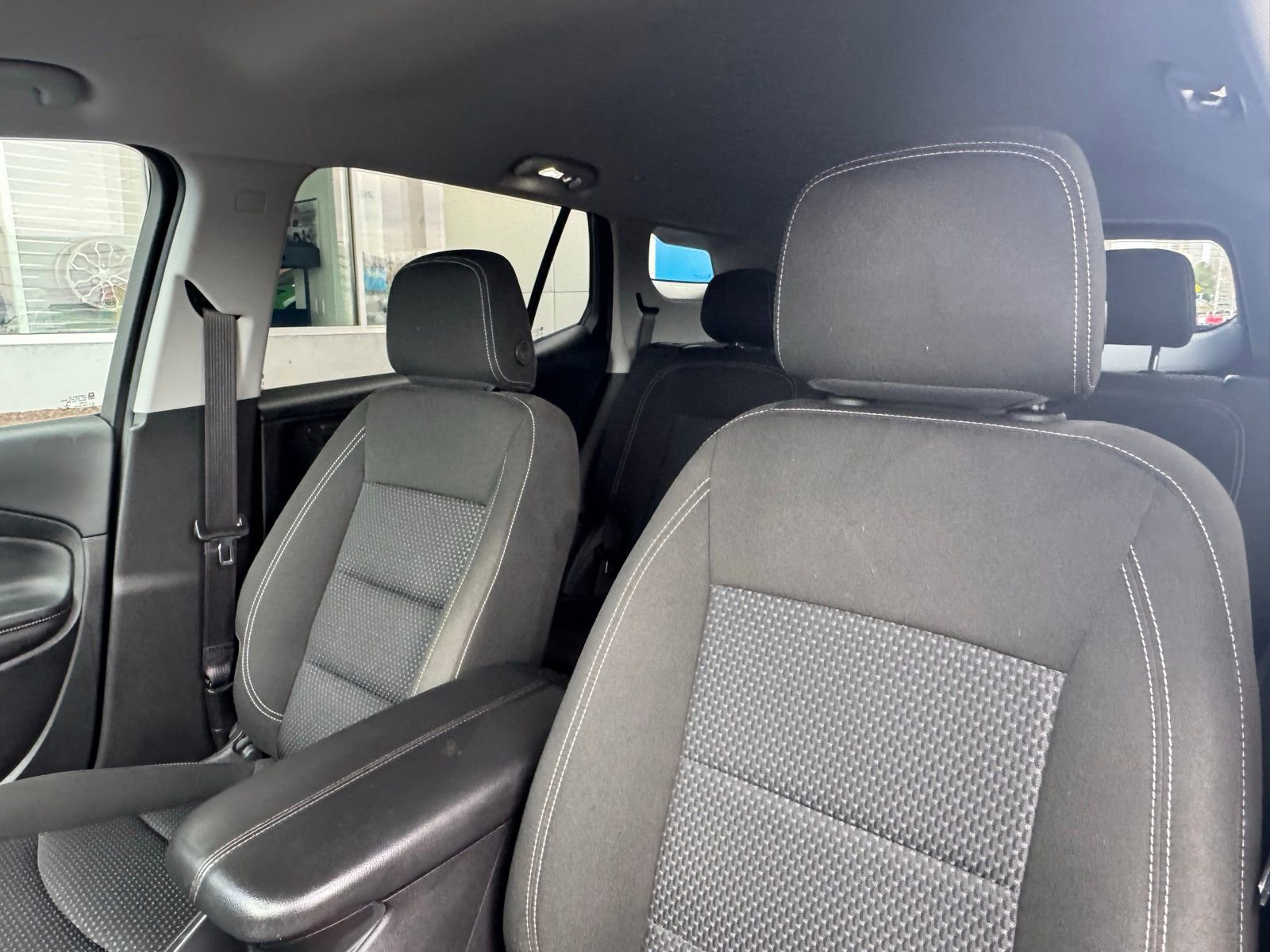 Used 2022 GMC Terrain SLE image 24