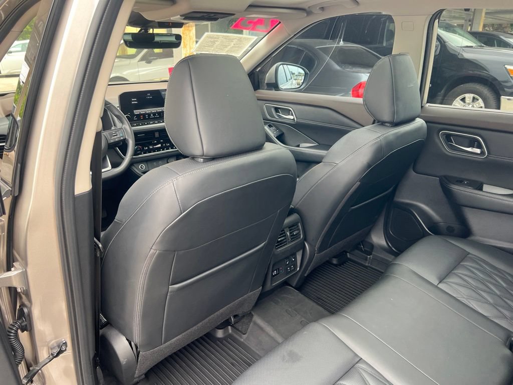 Certified 2023 Nissan Rogue Platinum w/ Platinum Premium Package AWD/4WD image 11