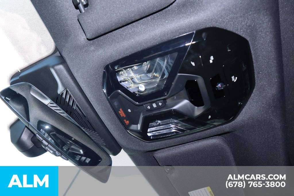 Used 2025 BMW 740i w/ Premium Package image 38