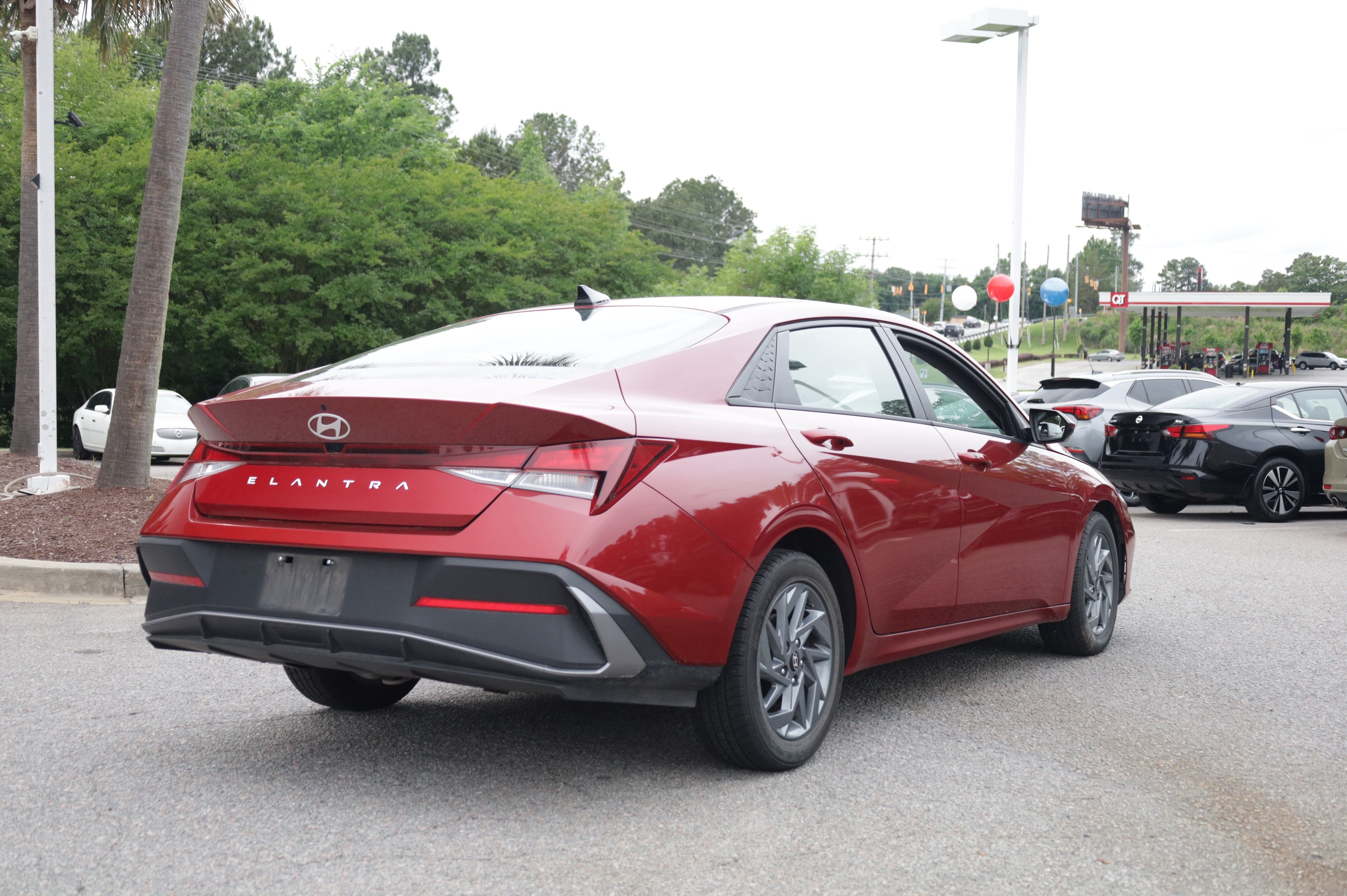 Used 2024 Hyundai Elantra SEL FWD image 5