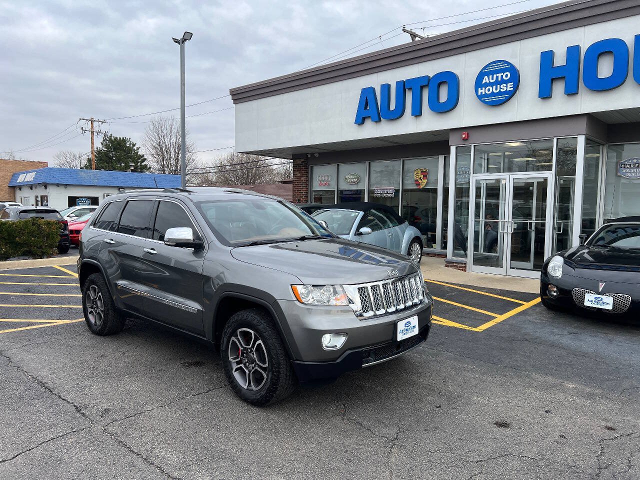 Used 2011 Jeep Grand Cherokee Overland Summit AWD/4WD image 3